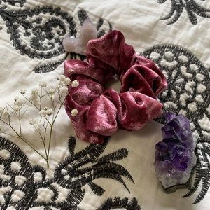 Pink/mauve velvet scrunchie ✨